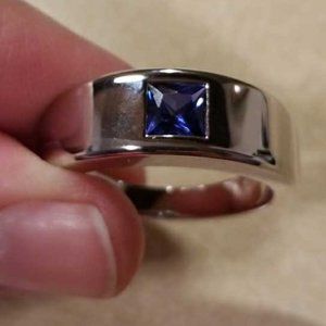GENTS LAB-CREATED SAPPHIRE RING IN 14K WHITE GOLD - SIZE 15 - NEW - NEVER WORN